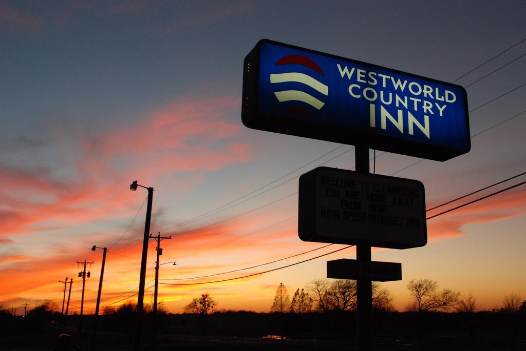 Westworld Country Inn Hubbard Exterior photo