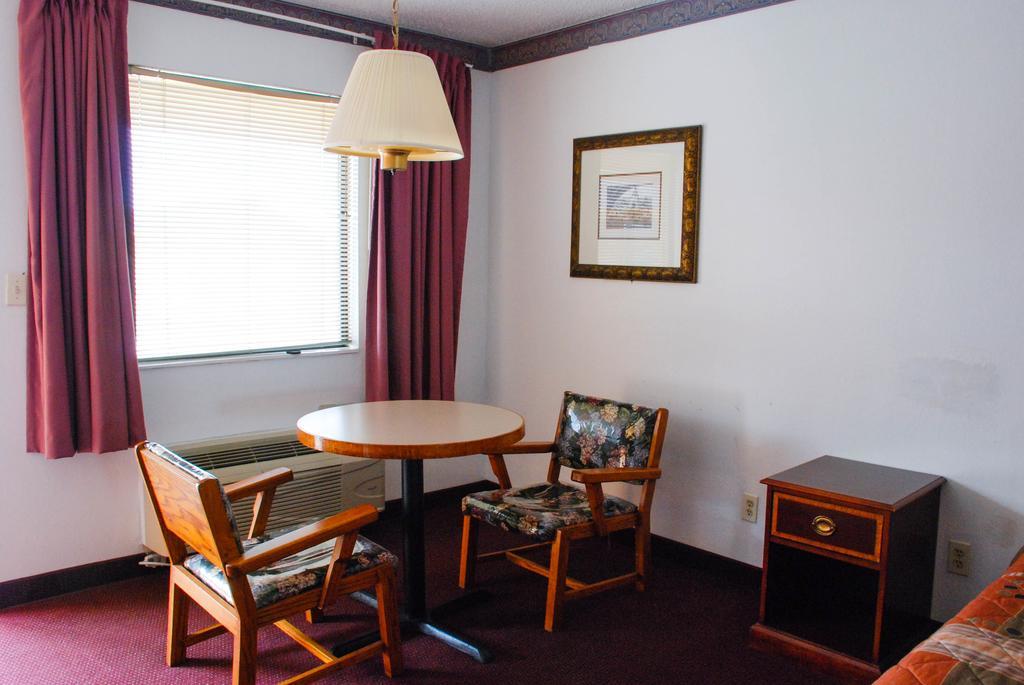Westworld Country Inn Hubbard Room photo