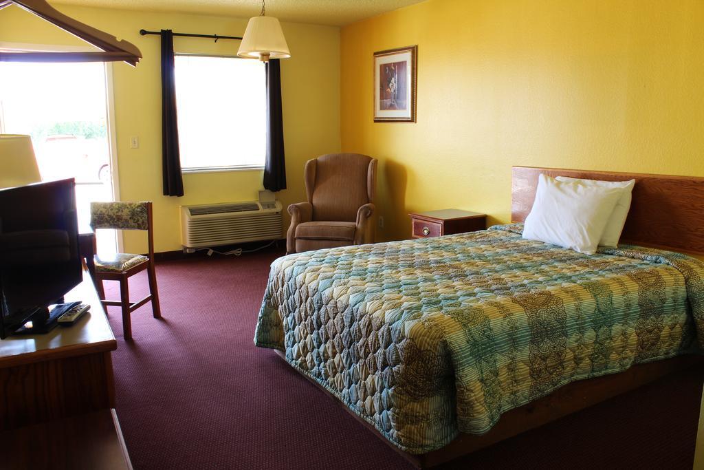 Westworld Country Inn Hubbard Exterior photo